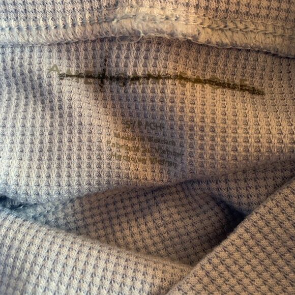 American eagle long sleeve sweater, very soft, cropped NWOT - Picture 3 of 4